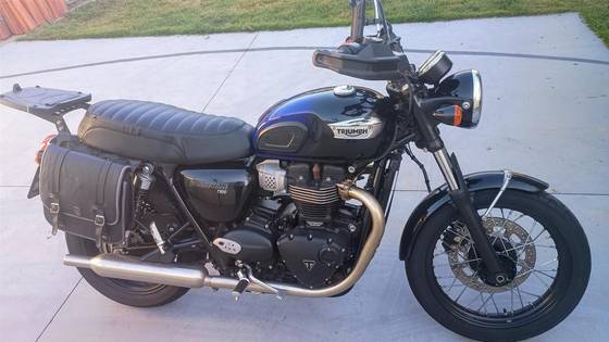 TRIUMPH BONNEVILLE T100 900 TRIUMPH BONNEVILLE T100 900